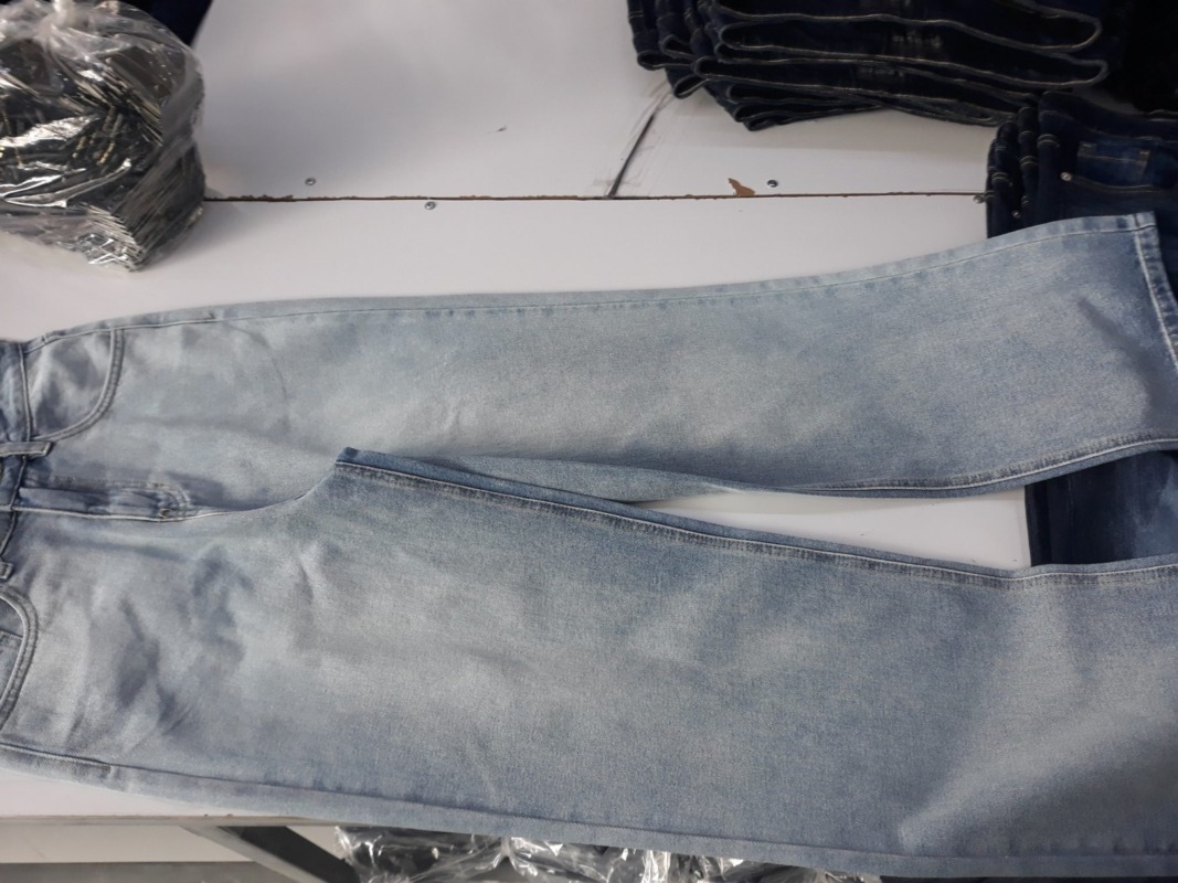 Tìm xưởng chuyên may và cung cấp sỉ quần jeans nữ ống suông tại Tp.HCM